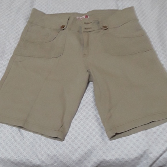 N W/O T, Romi Khaki Shorts - Picture 1 of 5
